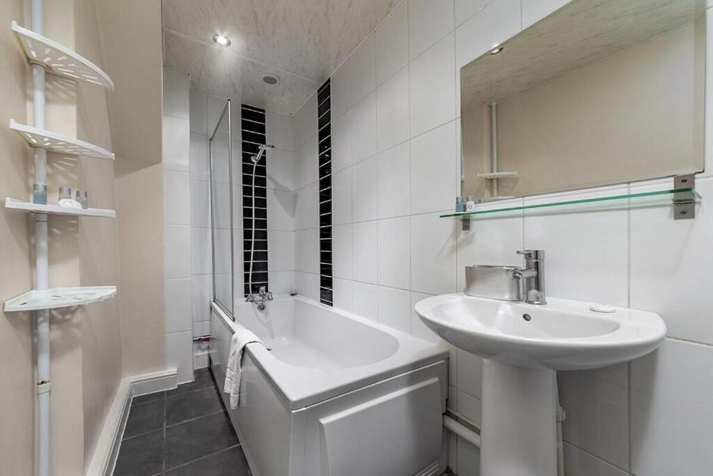 Mount Apartment Лондон Екстериор снимка